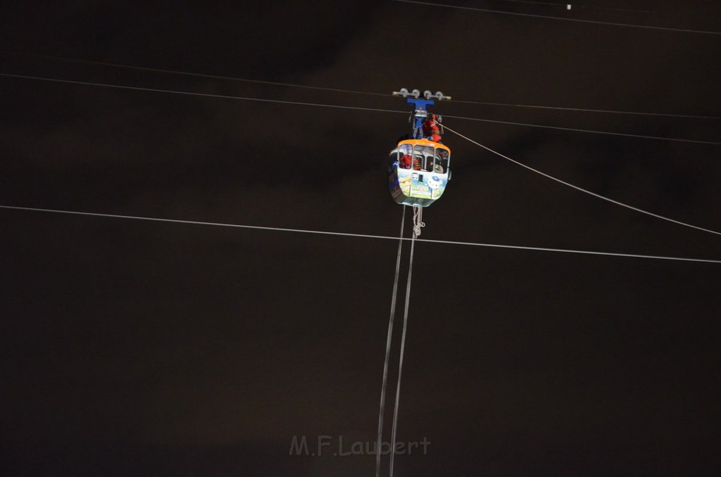 Einsatz BF Hoehenretter Koelner Seilbahn Hoehe Zoobruecke P2475.JPG